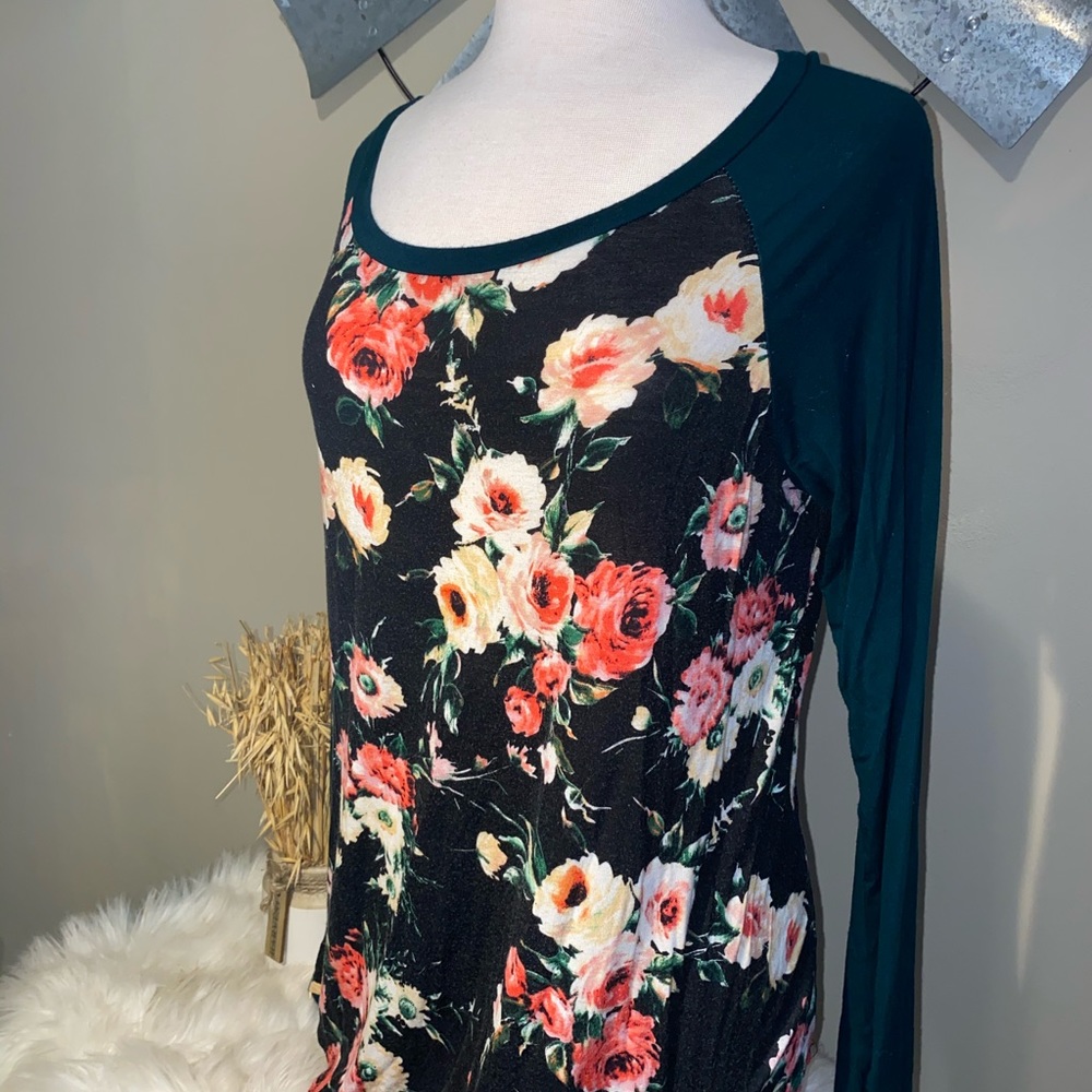 ACTING PRO 💓 FLORAL TOP
